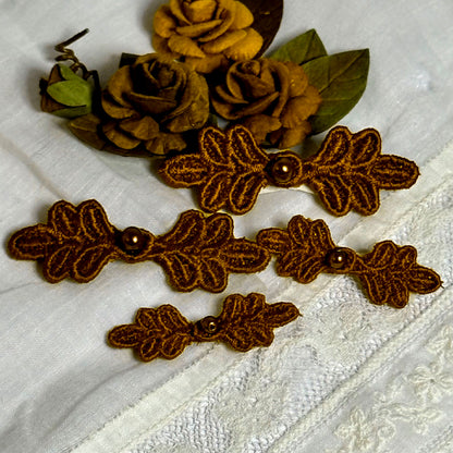 Frog Closures for Dolls